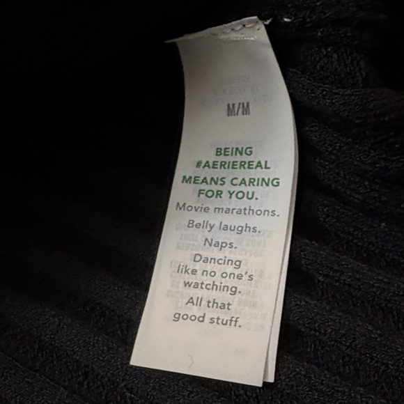 AE Off-Shoulder Black Ribbed Top - Picture 4 of 8